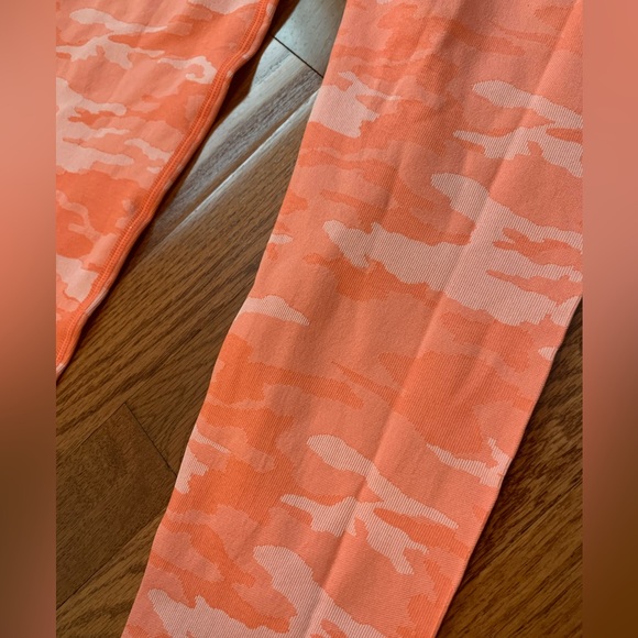 Reebok Orange / Peach Camo Leggings and Bra SET.  Sz M.   New With Tags! - Picture 3 of 9